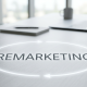 Remarketing en màrqueting digital Concepte de remarketing amb text sobre taula i estratègia de màrqueting digital